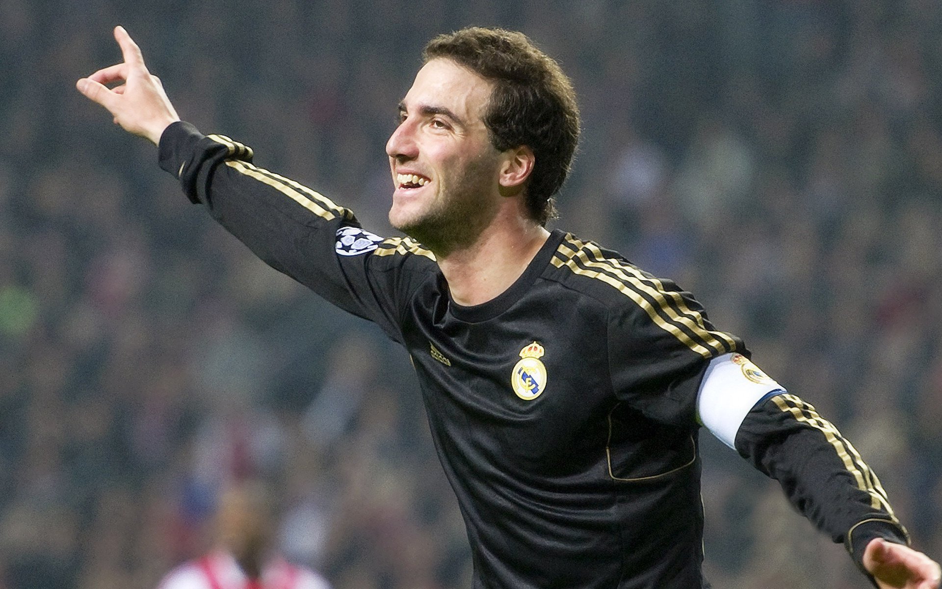 F1新赛季揭幕战之夜，孙兴慜冠军级表现，速度与意志的跨界共鸣