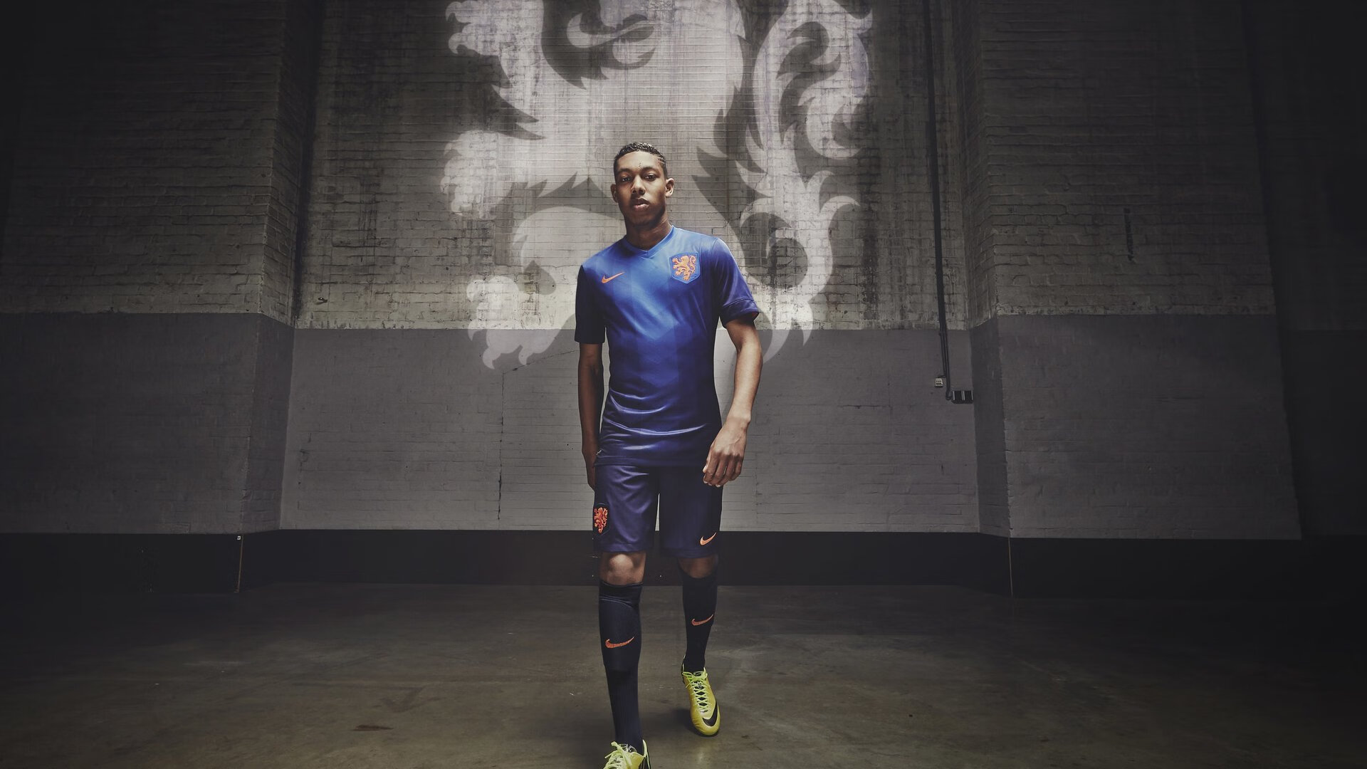 佩德里跨越战火的统治力，一场虚构对决中的足球启示录